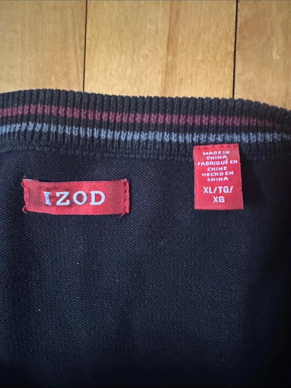 Izod Black V-Neck Men's logo Sweater size XL
